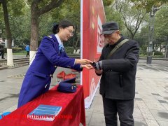 雷锋广场地铁志愿活动