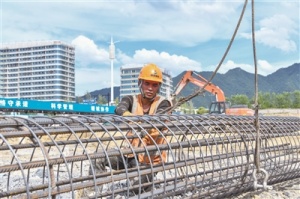 用汗水浇筑城市之美