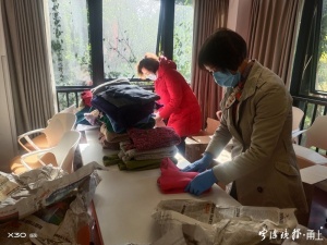 整整一年！宁波7位“毛衣奶奶”为凉山孩子织100件衣物