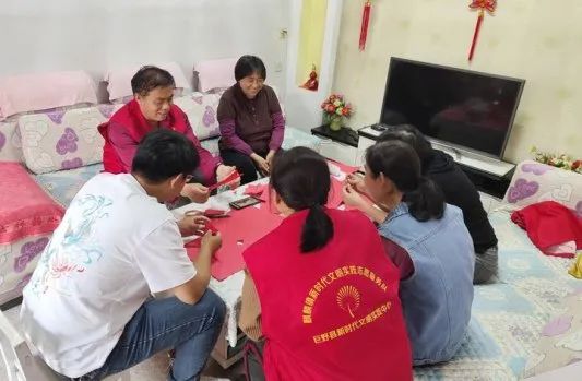  Celebrate the "May Day" - the "Care Project" in the Family Station in Qilin Town, Juye County