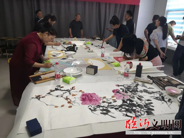 沂水：沙沟镇组织开展送书画进企业活动