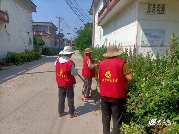 郯城县李庄镇：“美在农家”爱心超市助力“绿满沂蒙花满村”活动