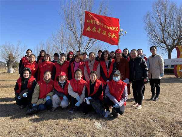 学雷锋 做先锋！栖霞市自然资源和规划局开展卫生清扫志愿服务活动