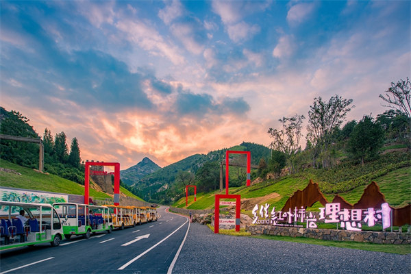 淄博红叶柿岩景区