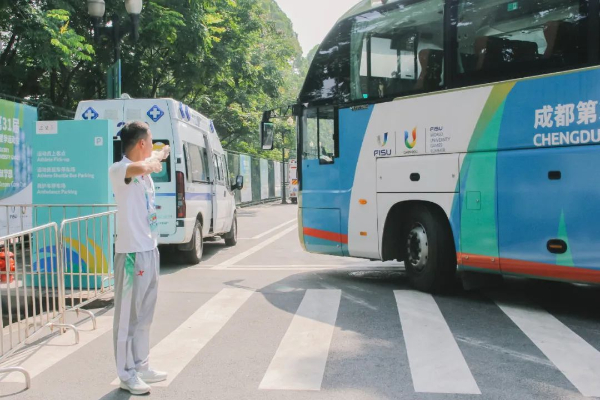 青春洋溢！记录成都大运会志愿者的一天