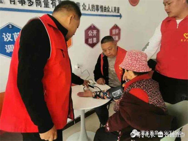 关爱社区老人，济宁泗水县泉乡义工协会开展助老志愿服务活动