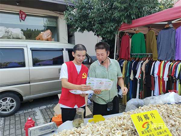 竹口镇食安办开展食品安全示范县创建宣传活动