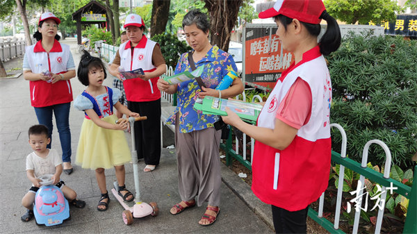 普宁市流沙东街道玉环社区木棉志愿服务队揭牌仪式举行