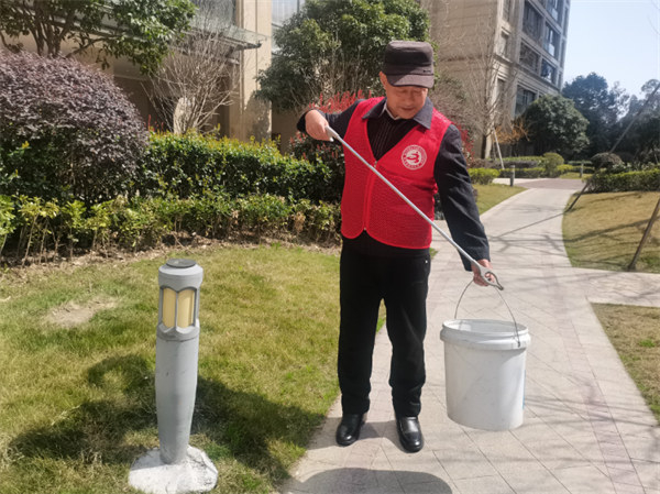 “我很荣幸能为文明台州出份力！” 东北大叔三年如一日，出门捡垃圾