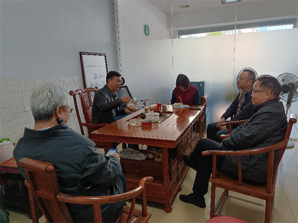  Deng Kebin, Deputy Director of the Municipal Bureau of Commerce, led a team to Yangshan to carry out research on second-hand car circulation