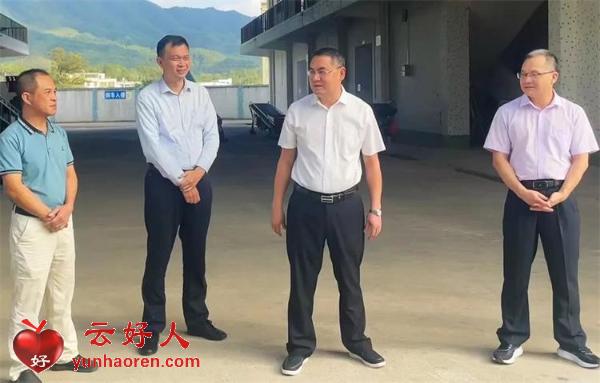  Huang Gangxing, the county head, went to Yuanshan Grain Depot to investigate the food security work