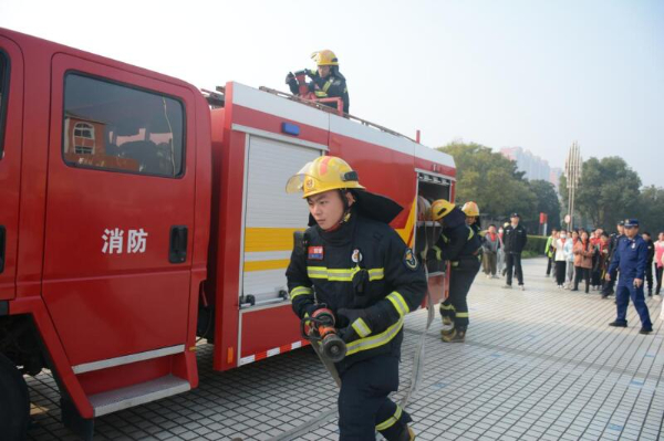 戴南镇开展消防宣传进校园 安全知识伴“童”行活动